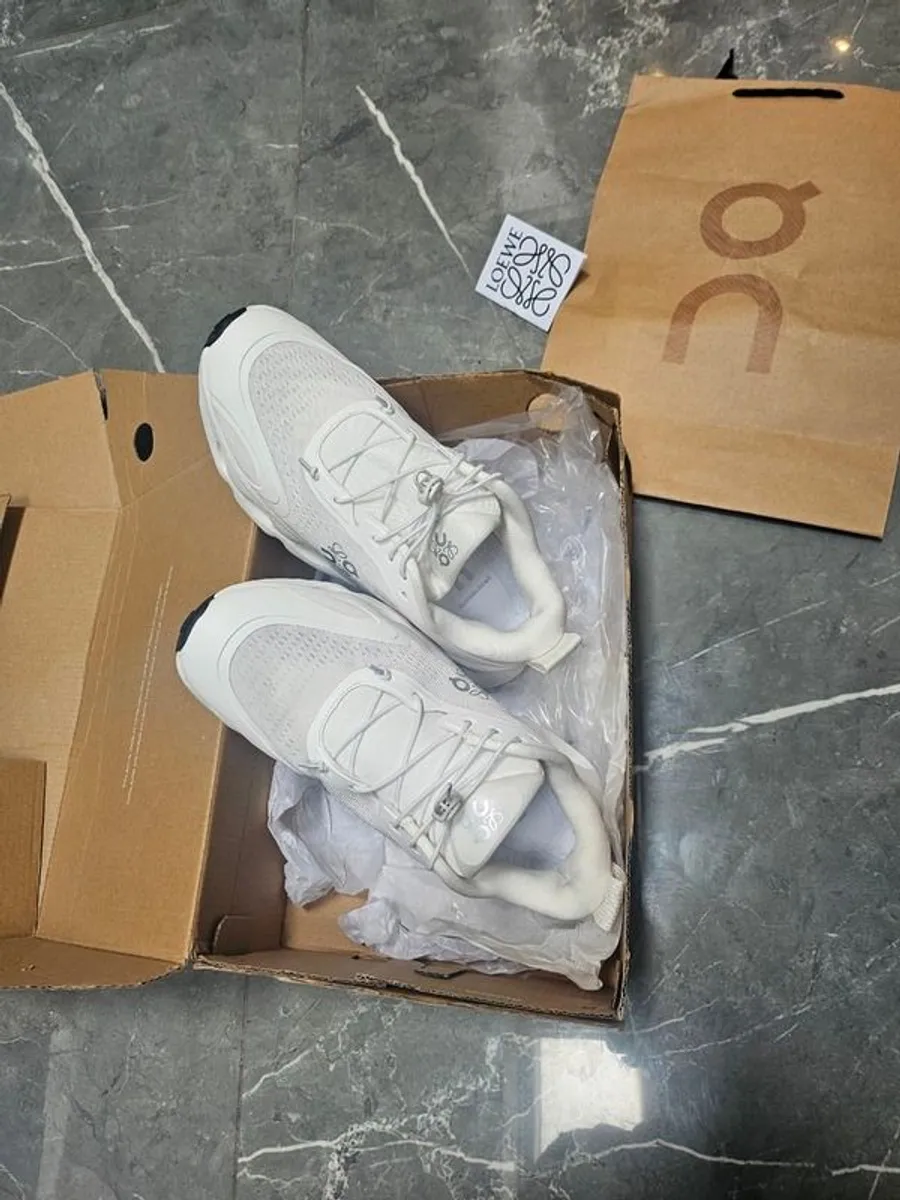 Runners - Image 1