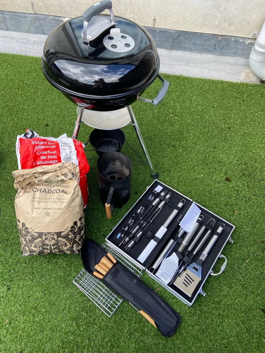 Weber Compact BBQ + Chimney Starter + BBQ tool set - Image 1