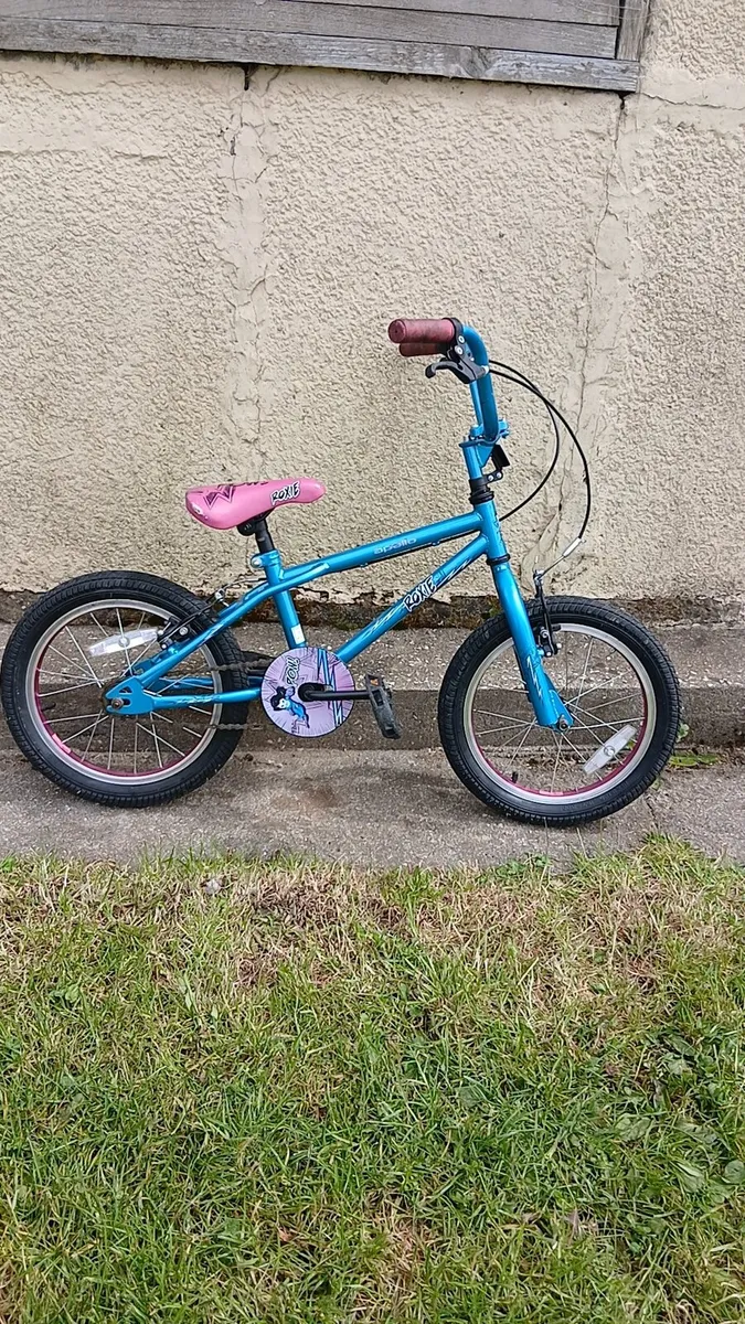 Girls bike (ages 4 to 7 ) - Image 1