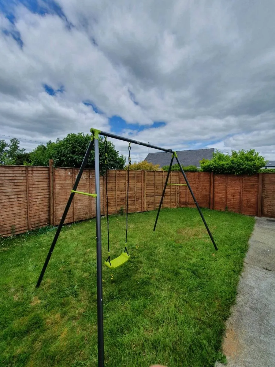 Metal Swing Set with 3 Seat Units