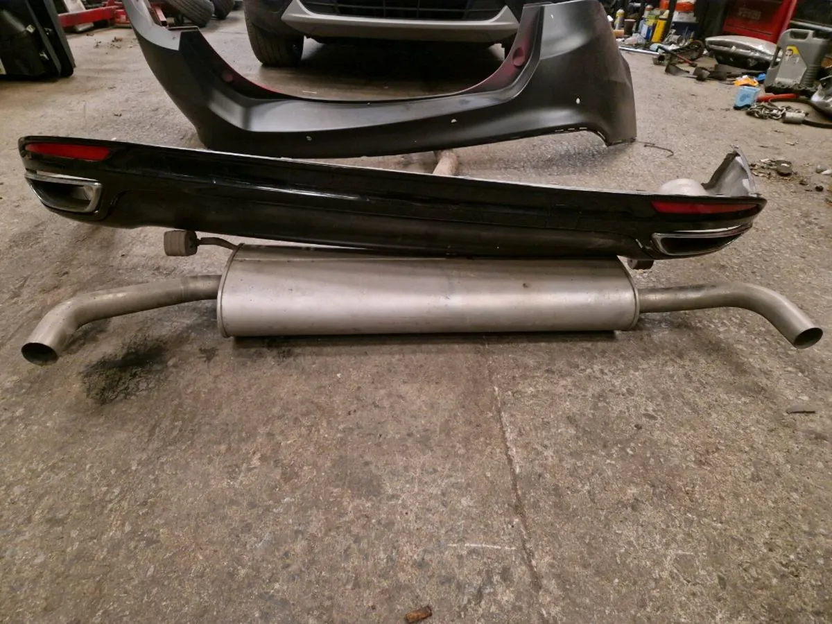 2017 mondeo rear bumper kit - Image 1