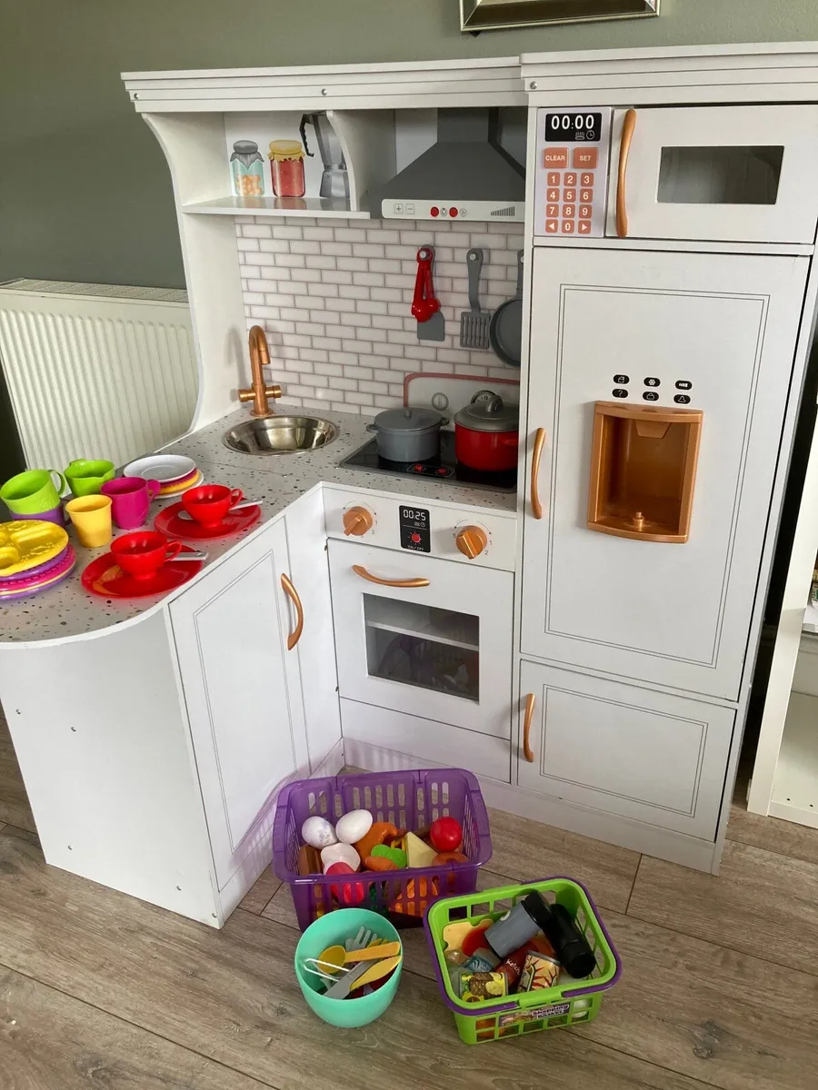 Toy kitchen - Image 1
