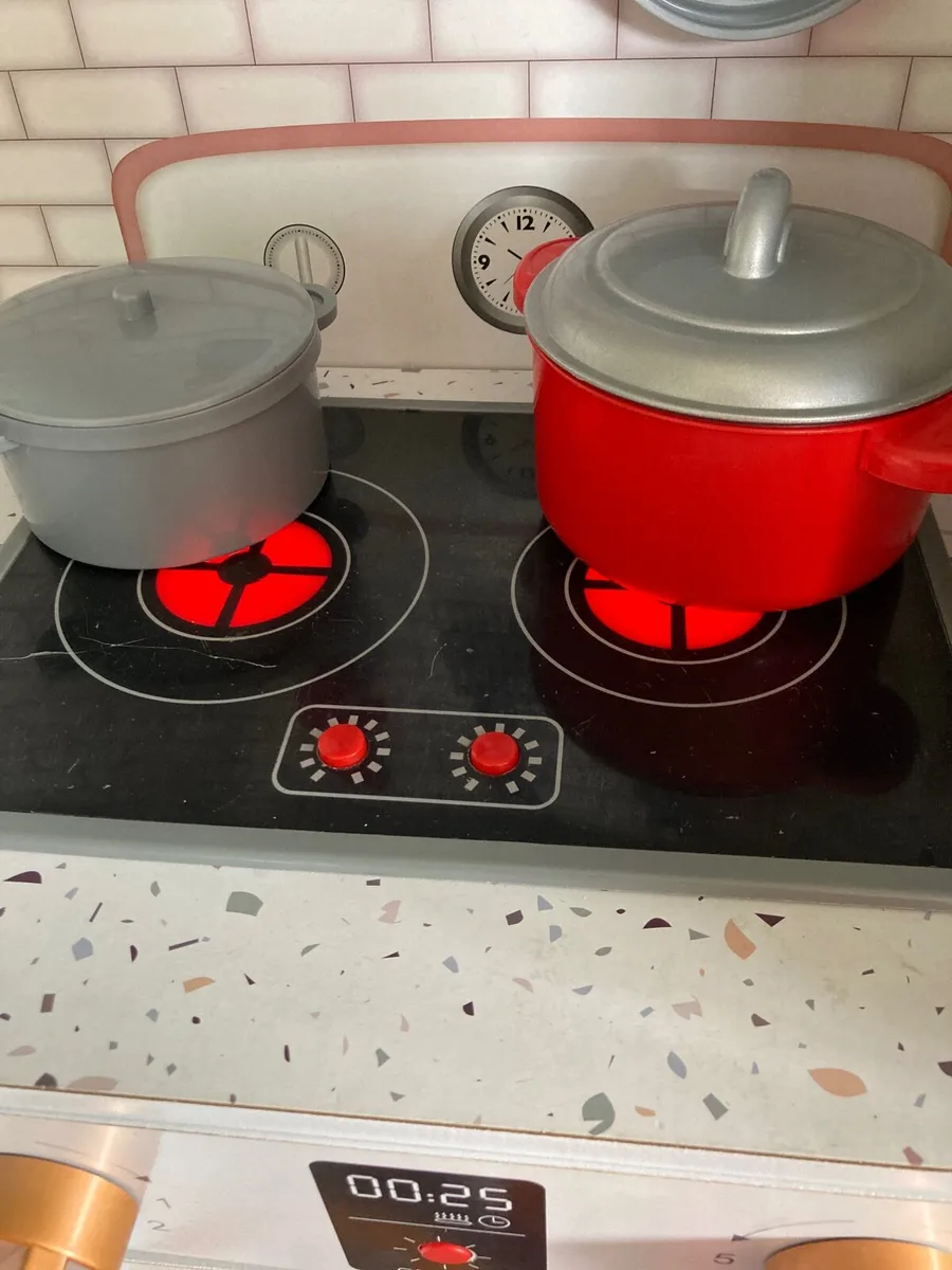 Toy kitchen - Image 2