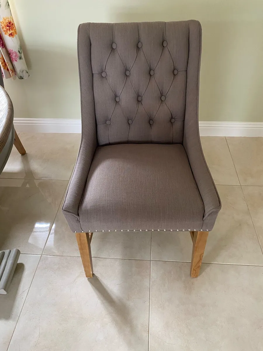Table & 6 chairs - Image 3