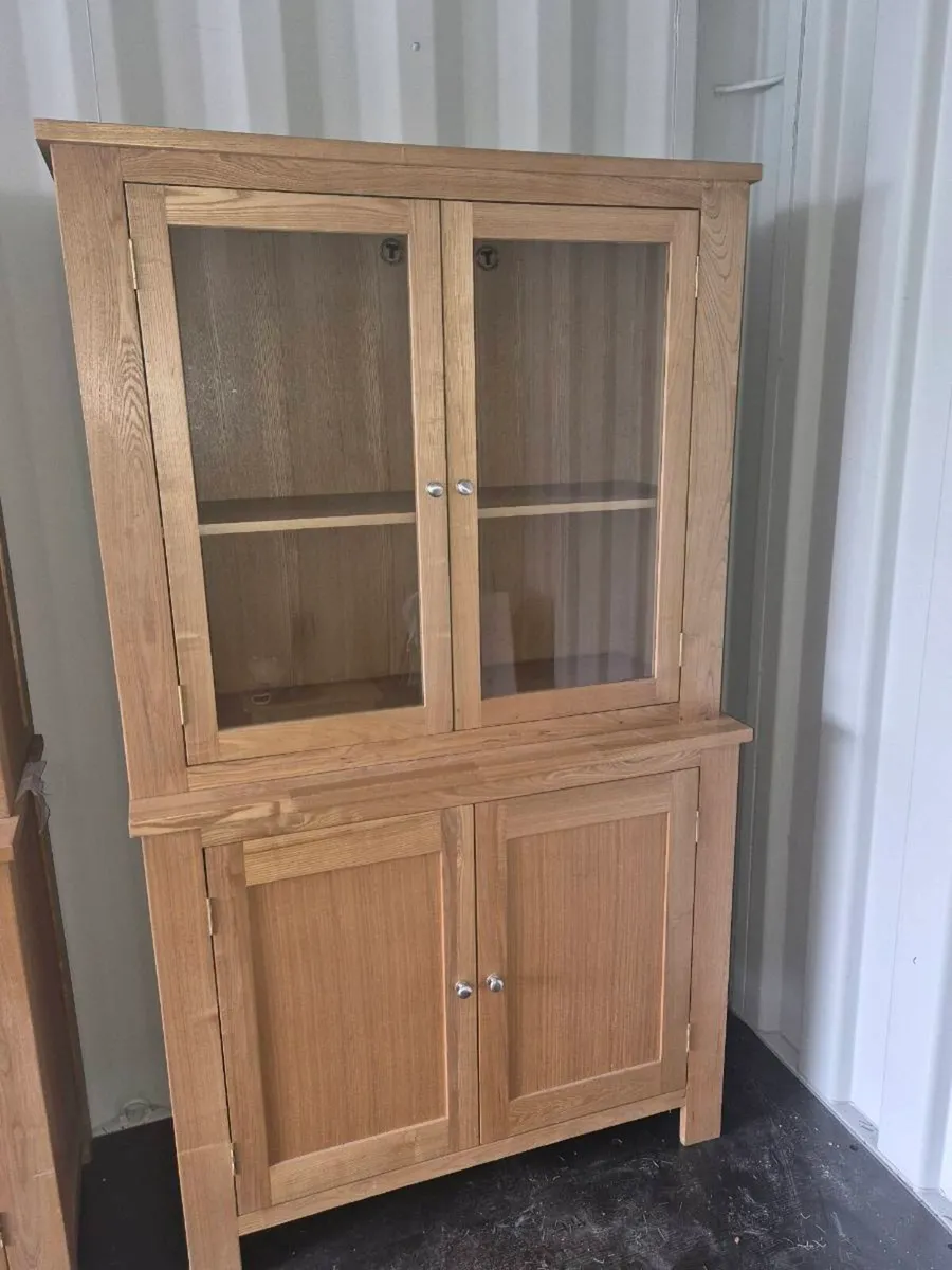 Solid oak kitchen Dressers 3x Door and 2 x Door un - Image 2