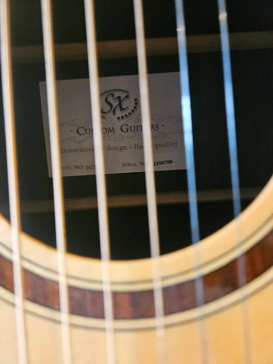 Guitar acoustic - Image 2