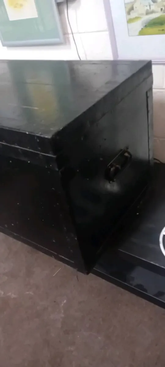 Large US Navy Metal And Wood Trunk - Image 3