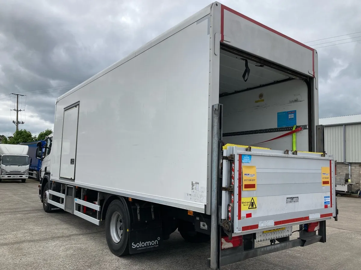 2018 Scania P250 25 ft fridge - Image 3