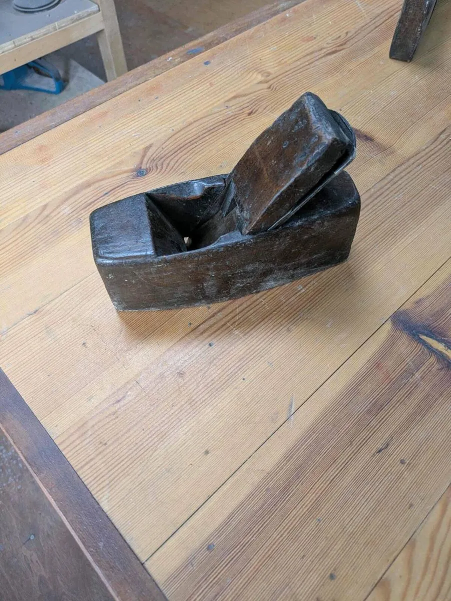 Old wooden hand plane - Image 1
