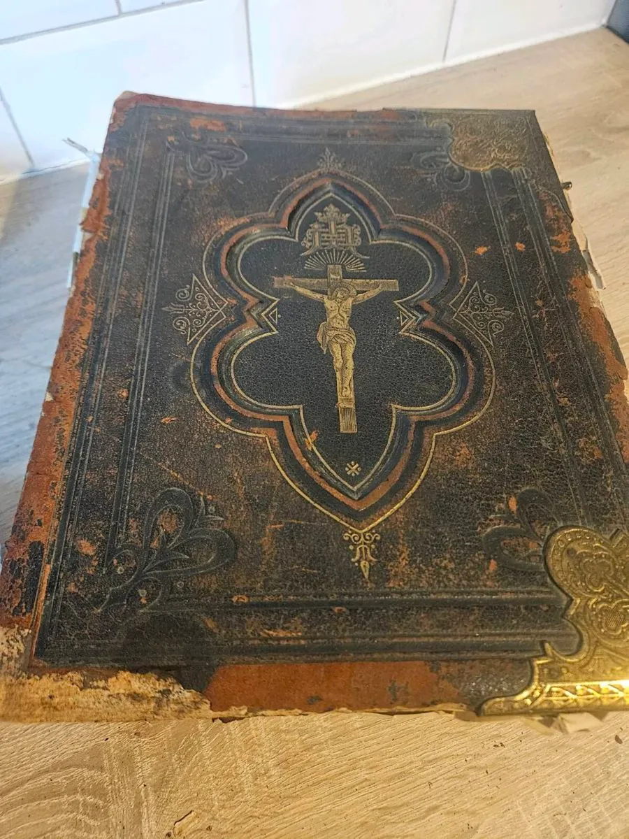 Bible book vintage - Image 1