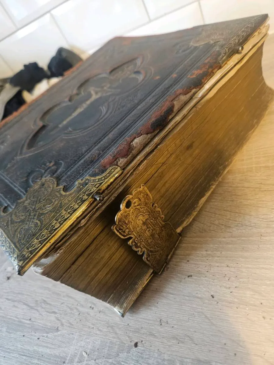 Bible book vintage - Image 2