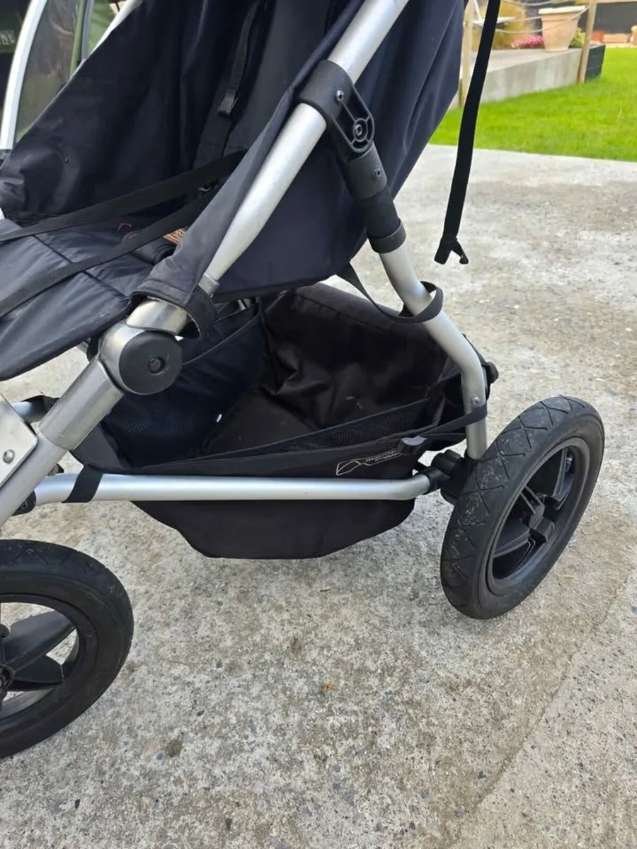 Mountain Buggy Urban Jungle with Carry Cot Plus - Image 3