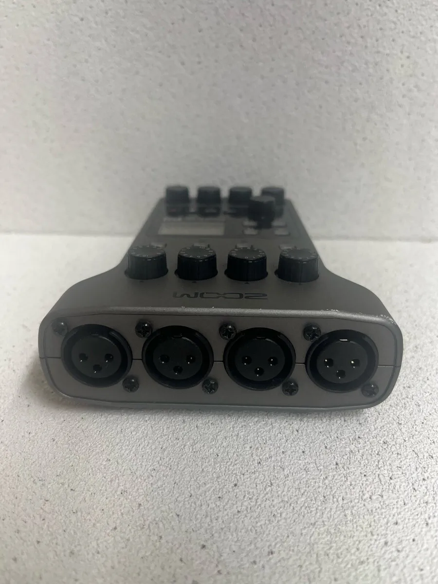 Zoom PodTrak P4 Portable Podcast Recorder - Image 3
