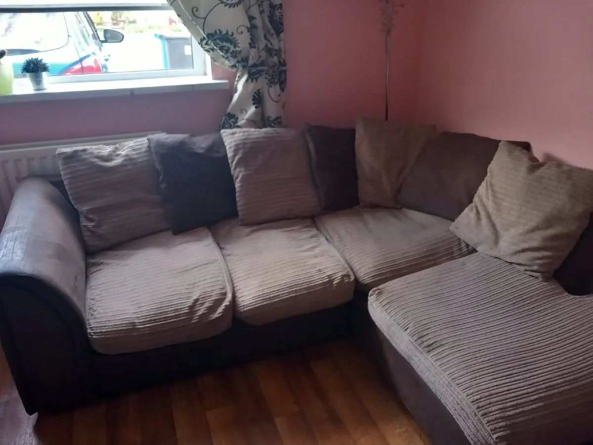 Sofa  , seats 4 people, washable covers, good cond - Image 1