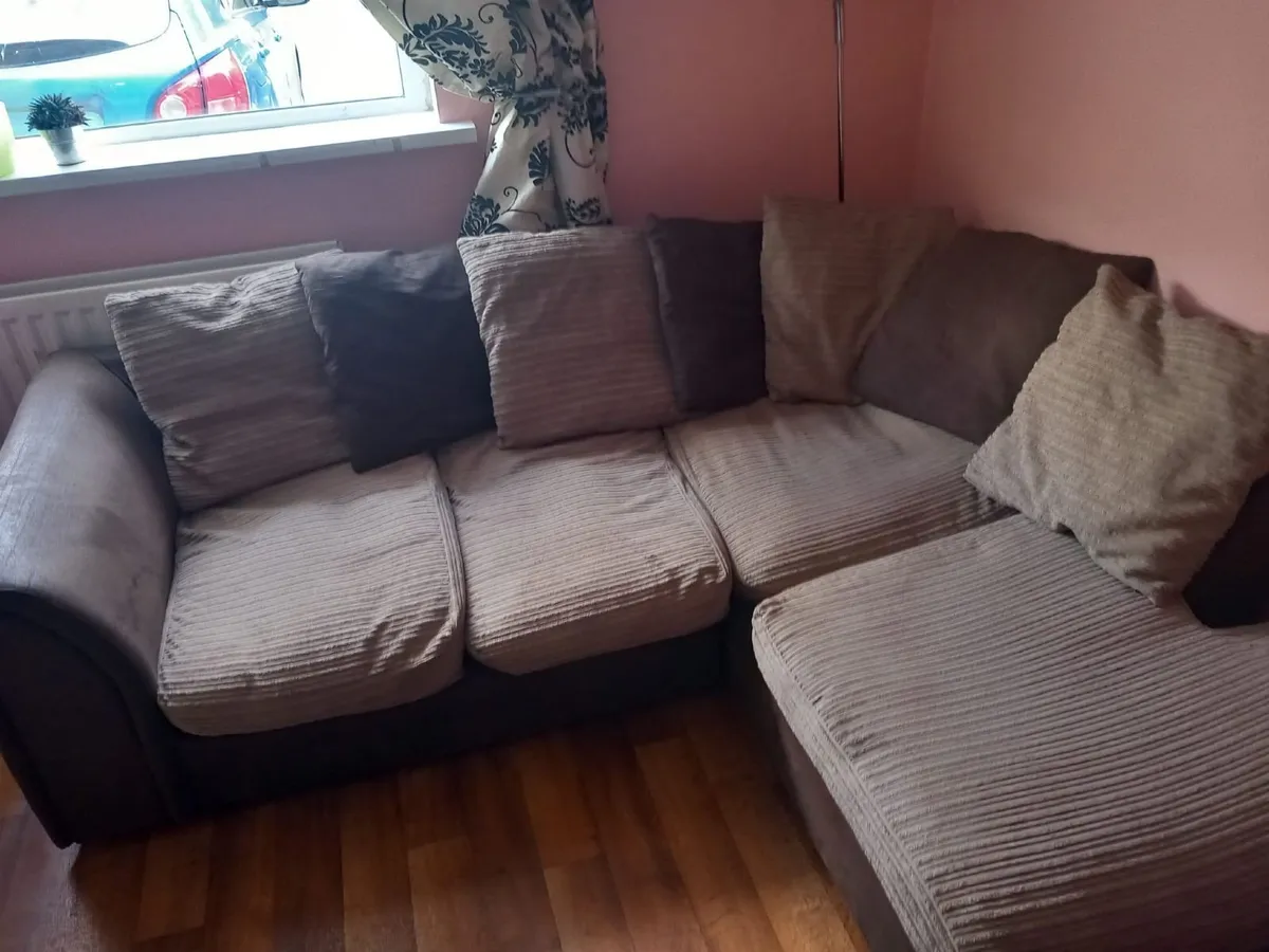 Sofa  , seats 4 people, washable covers, good cond - Image 2