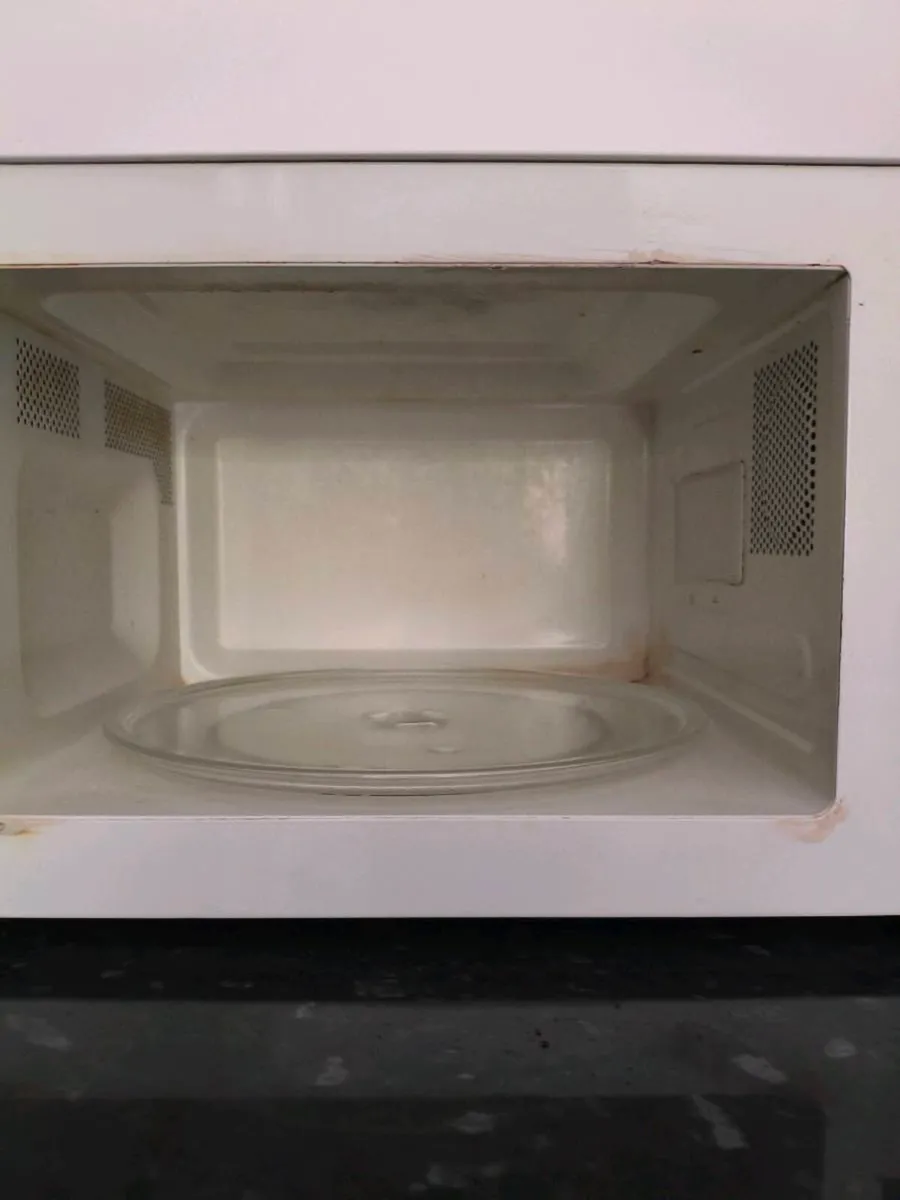 Lovely microwave like new ,20 euro collection only - Image 2