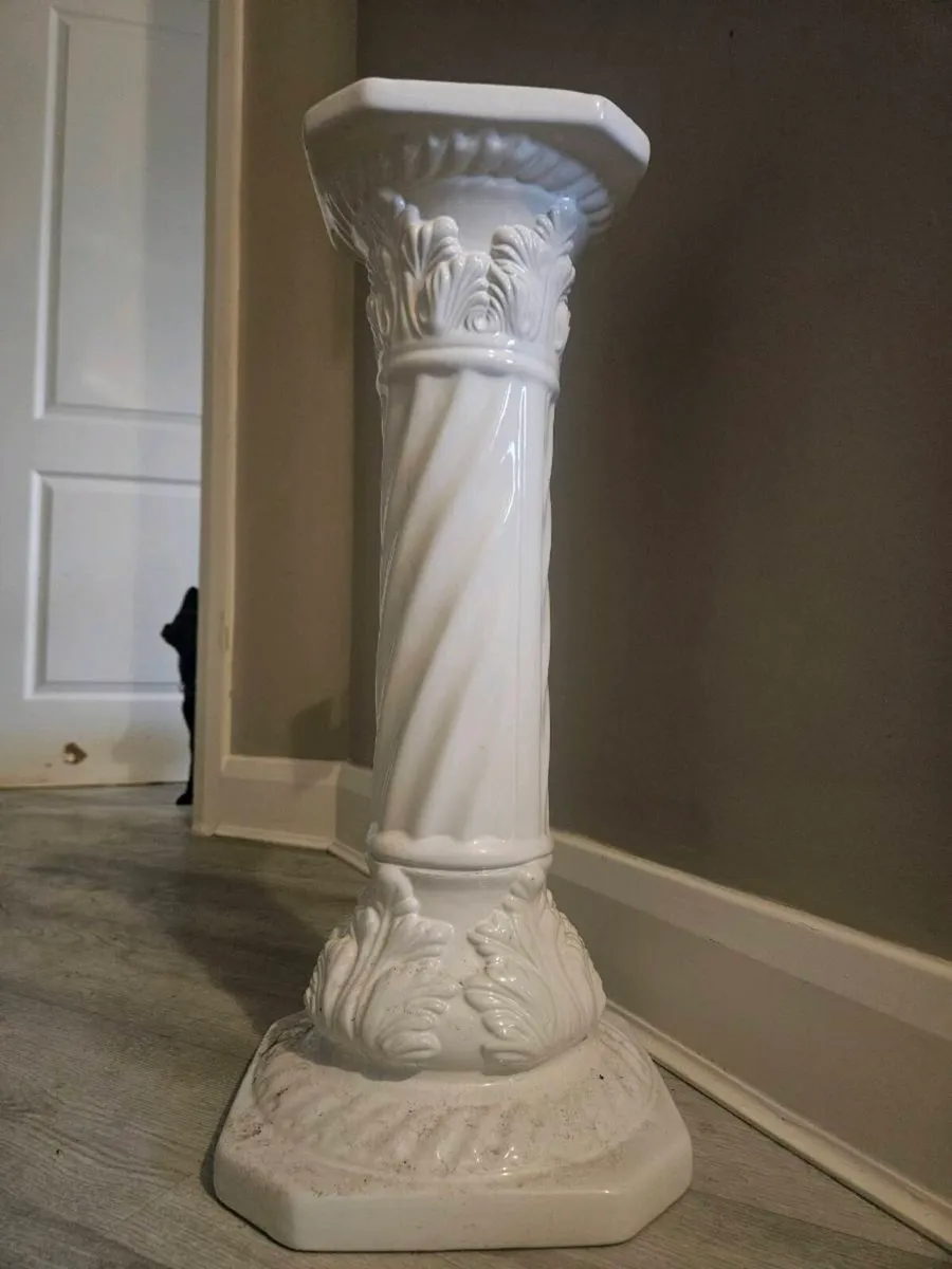 pedestal pillar - Image 1