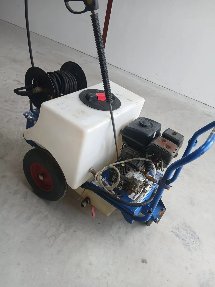 Petrol power washer - Image 2
