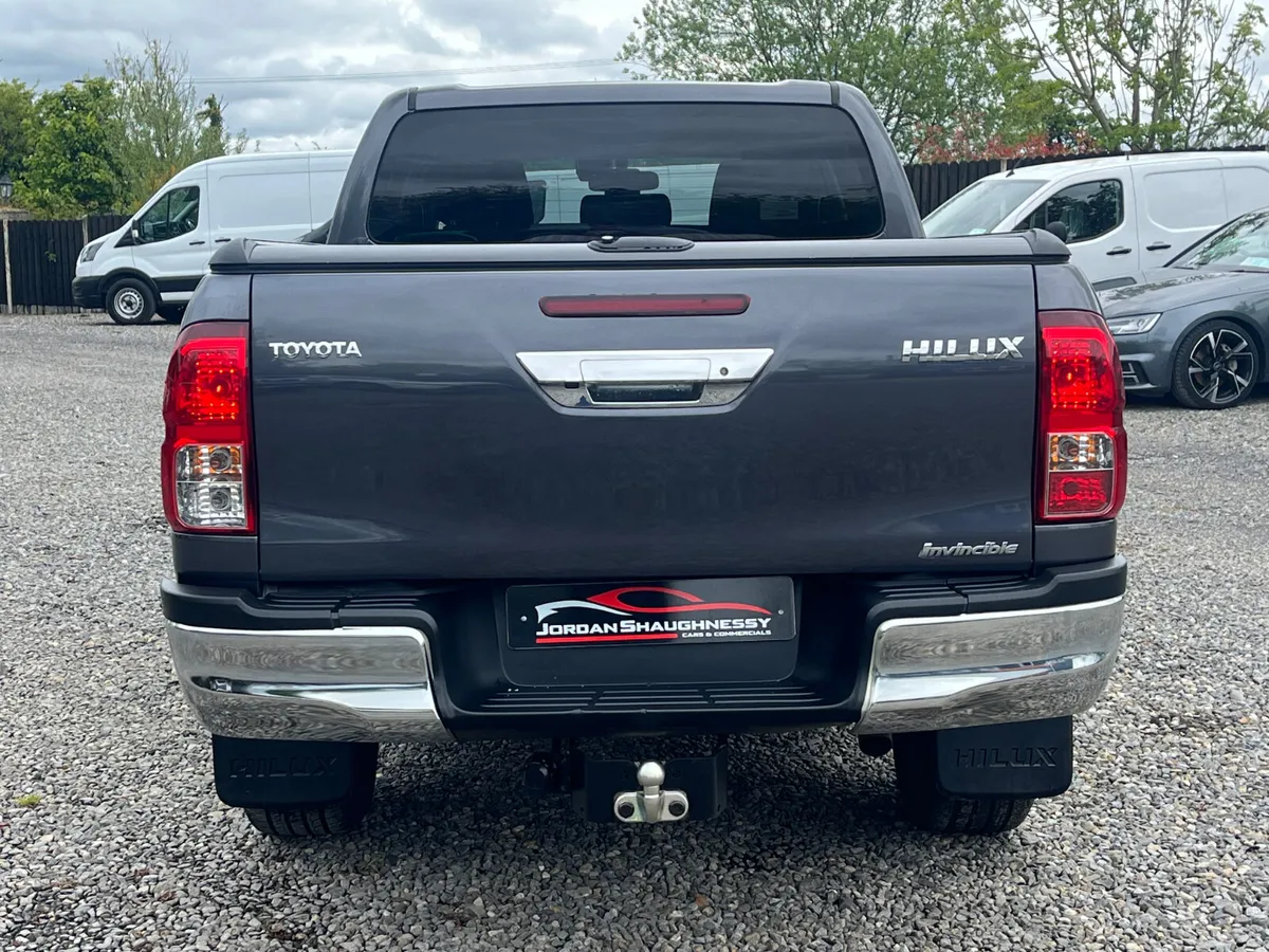 2019 TOYOTA HILUX INVINCIBLE MANUAL - Image 4