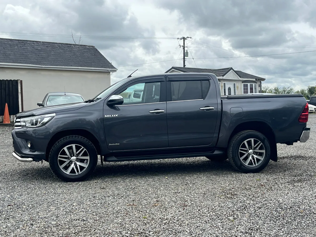 2019 TOYOTA HILUX INVINCIBLE MANUAL - Image 2
