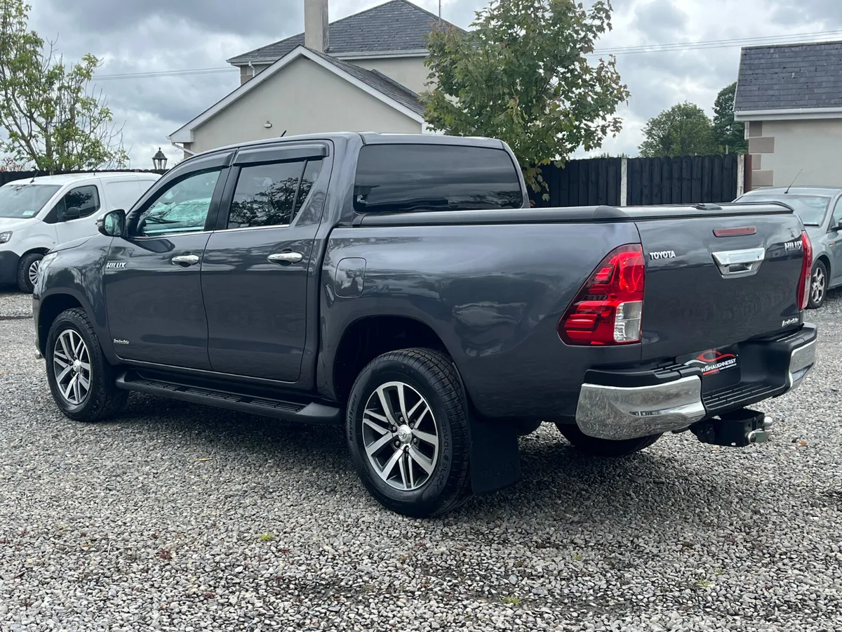 2019 TOYOTA HILUX INVINCIBLE MANUAL - Image 3