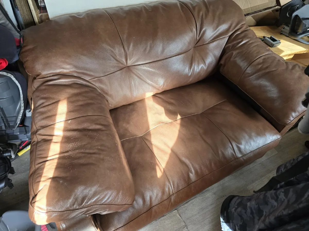 Caseys Snuggler Leather Couch (2 Seater) - Image 2