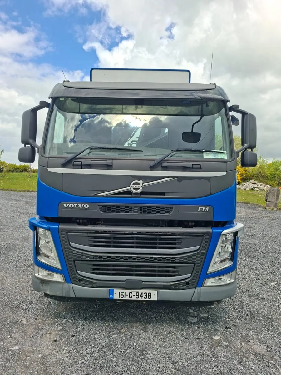 2016 Volvo FM330 - Image 3
