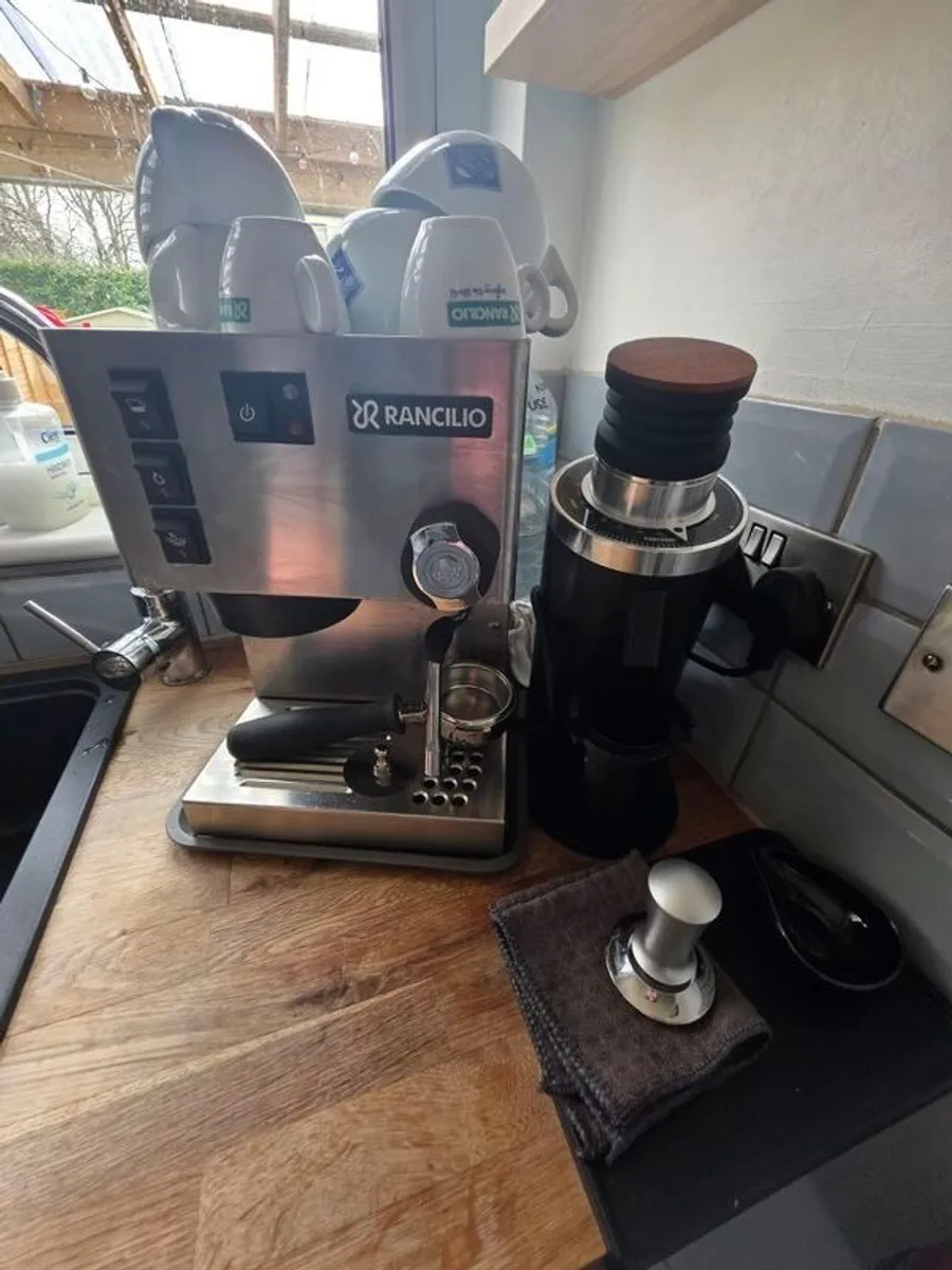 Rancilio Miss Silvia V6 E Espresso Machine and DF64 Gen 2 Single dose electric grinder - Image 1