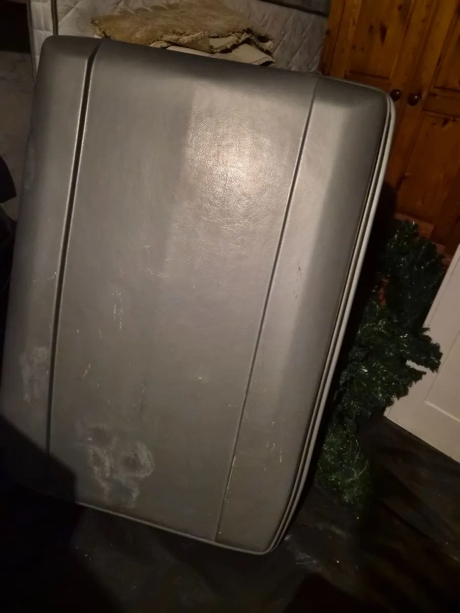Thule weekender Roof box - Image 2