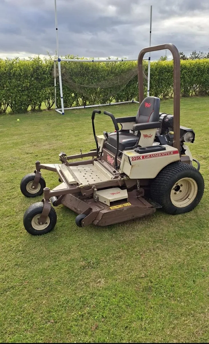 Grasshopper Zero Turn Ride On Lawnmower - Image 3