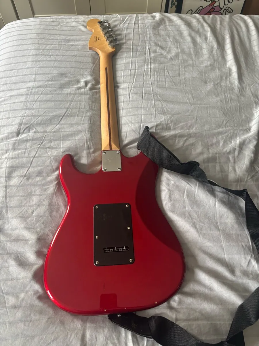 Squier electric guitar - Image 2