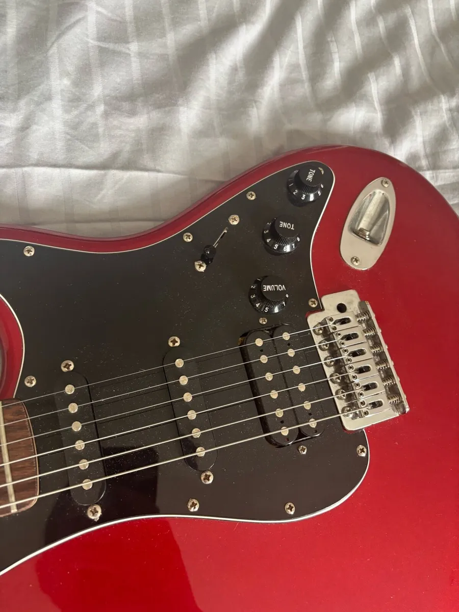 Squier electric guitar - Image 3