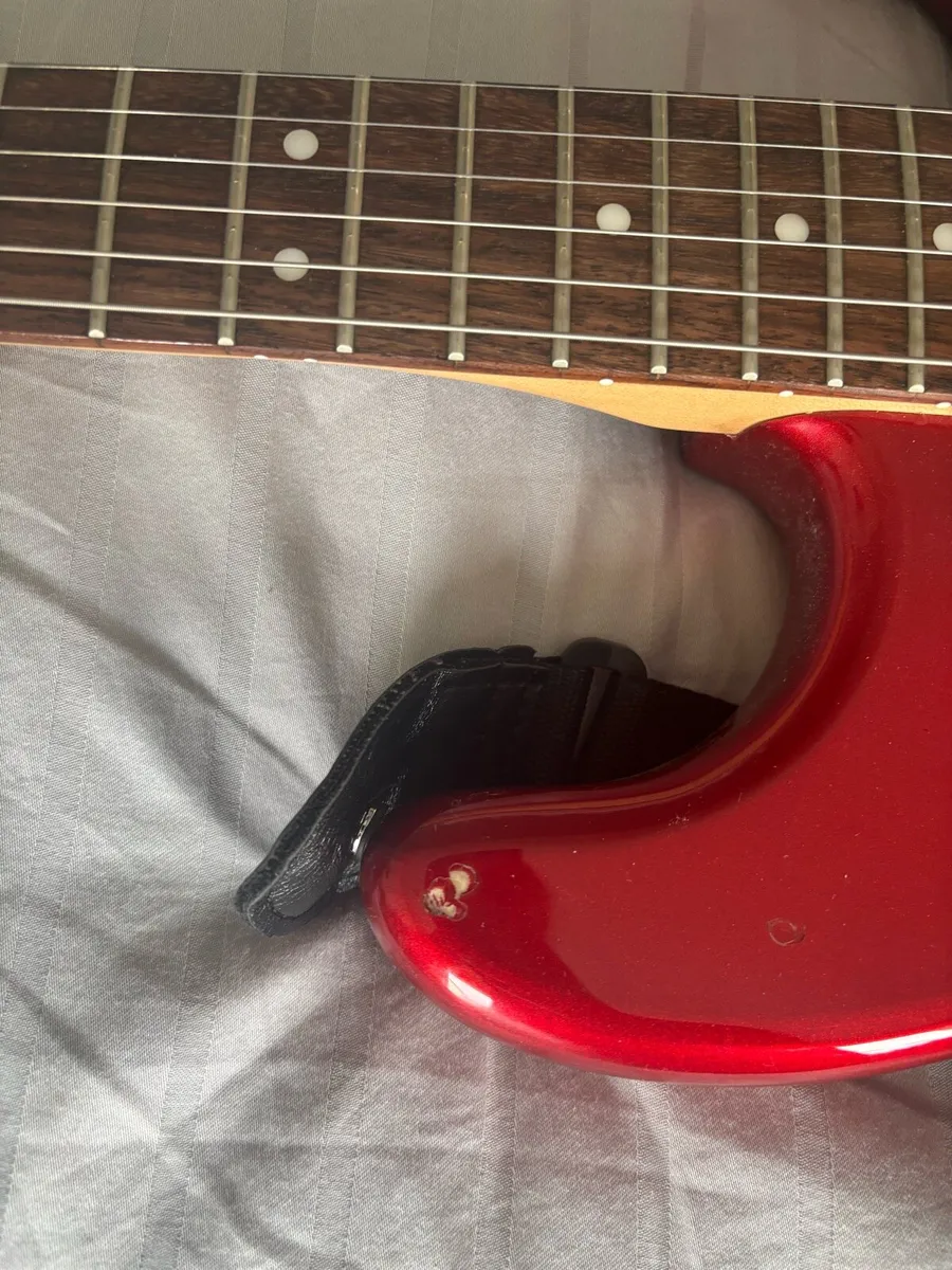 Squier electric guitar - Image 4
