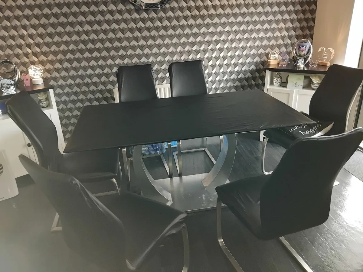 Kitchen table and 6 chairs - Image 2