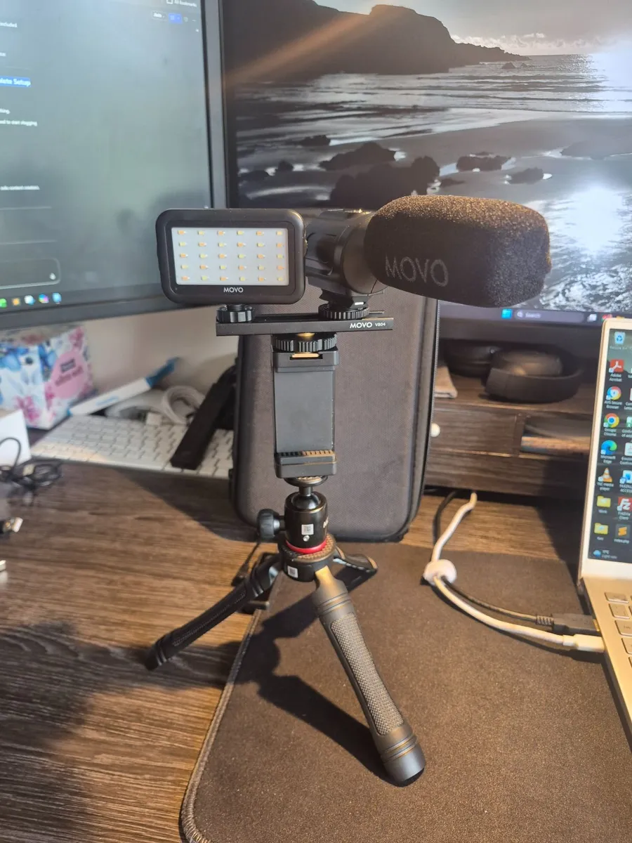 Movo iVlogger Vlogging Kit + Bluetooth Remote - Image 1