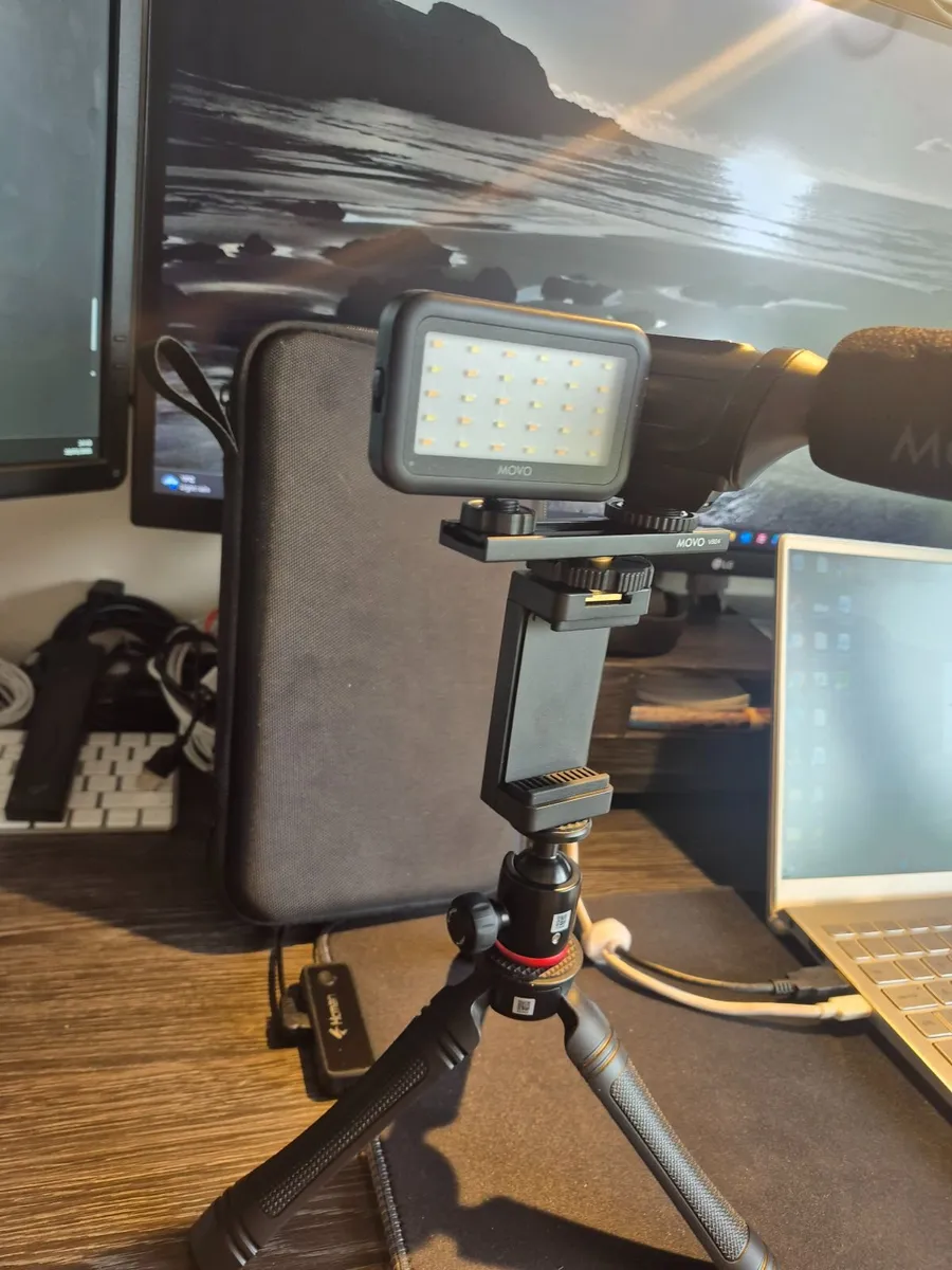 Movo iVlogger Vlogging Kit + Bluetooth Remote - Image 2