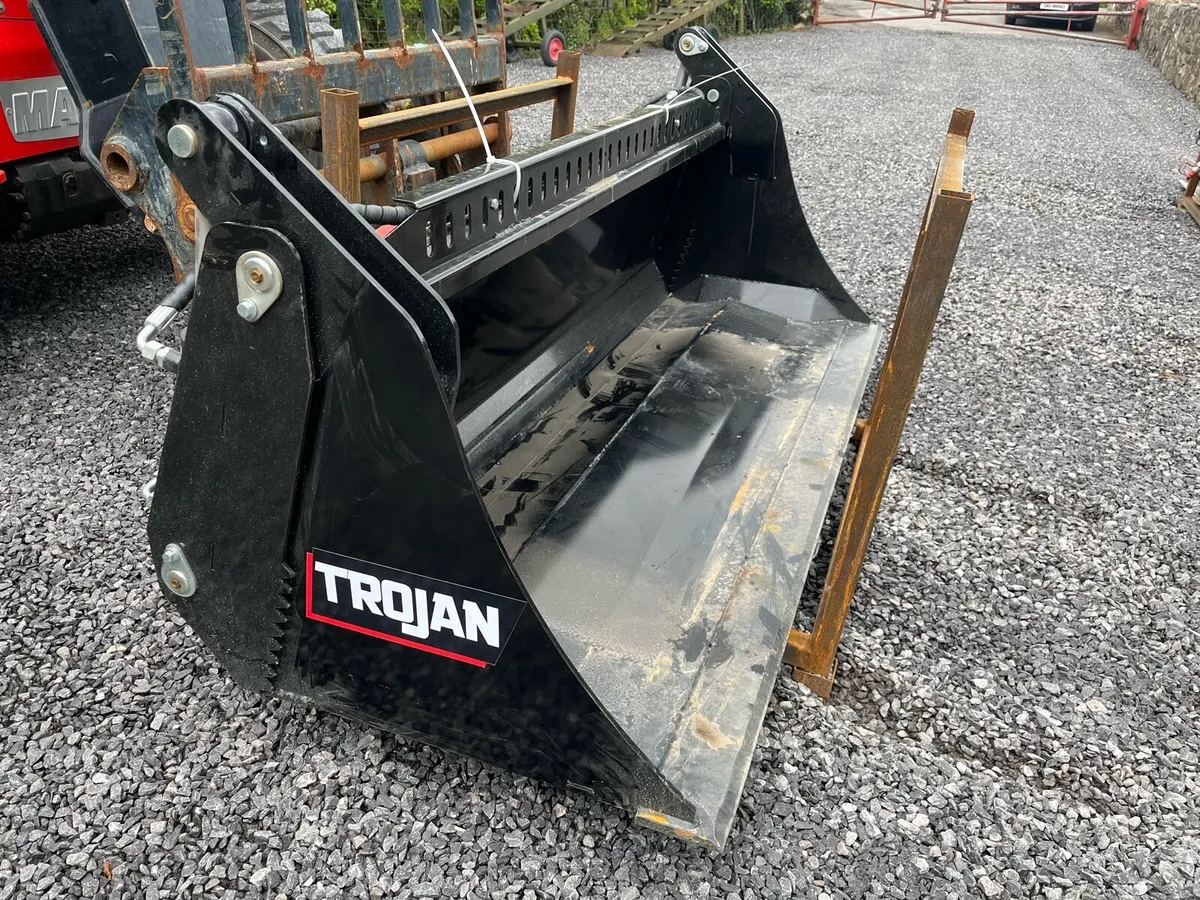 Trojan Skidsteer 4 in 1 bucket - Image 1