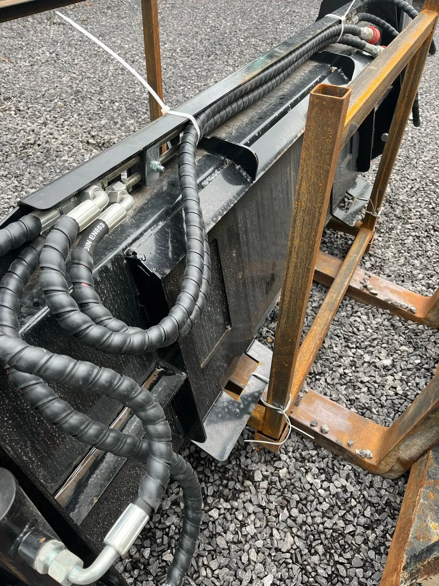 Trojan Skidsteer 4 in 1 bucket - Image 3