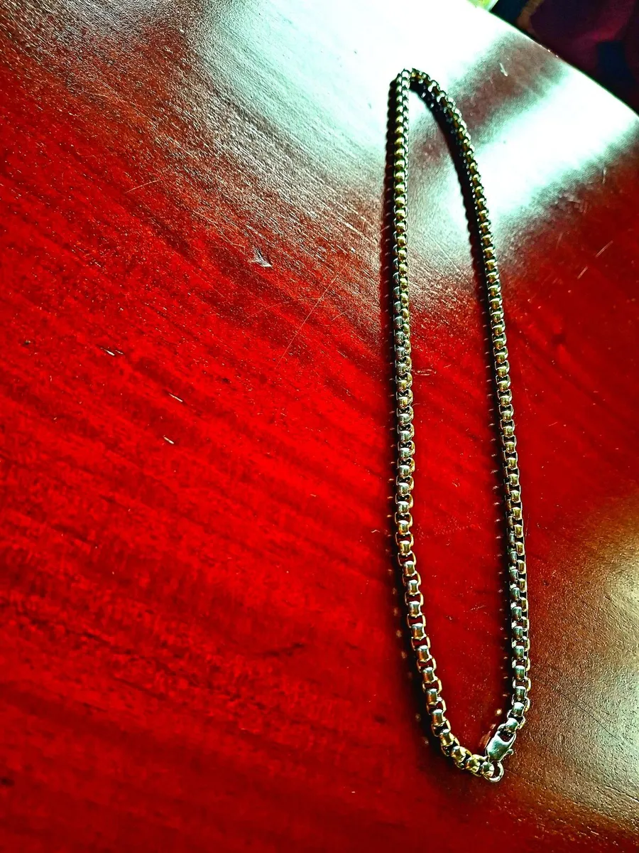 Title ​Men’s Heavy Two-Tone Rounded Box Link Chain - Image 4