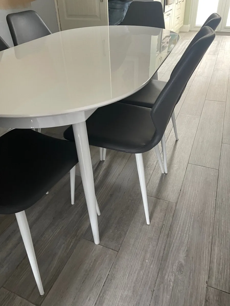 Dining Table and 6x Chairs - Image 4