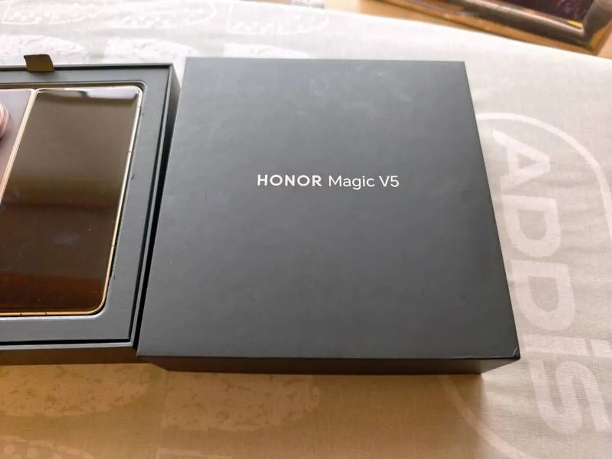 Honor Magic V5 16/512gb brand new ( 1 week used ) Dawn Gold, Trade-ins / Swaps Welcome - Image 2