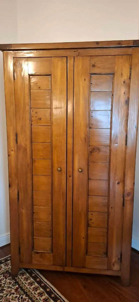 Solid Oak Double Wardrobe new-78 x 41x 23 inches - Image 2