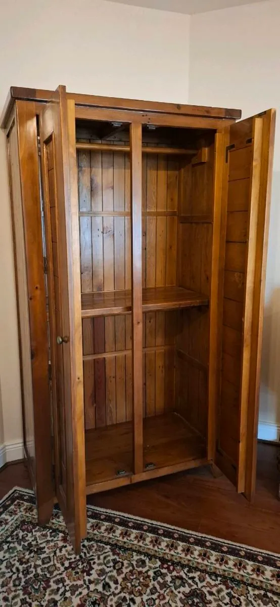 Solid Oak Double Wardrobe new-78 x 41x 23 inches - Image 3