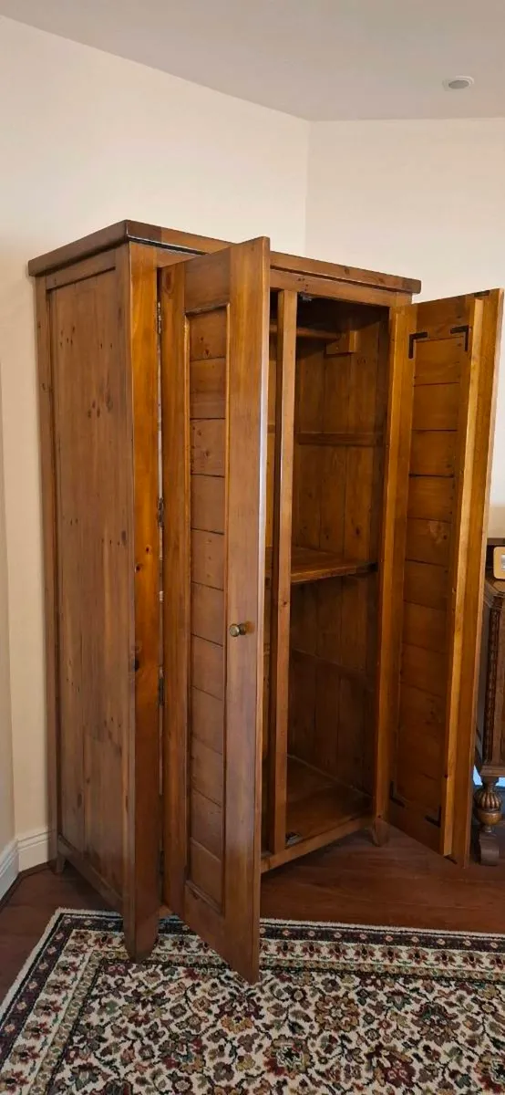 Solid Oak Double Wardrobe new-78 x 41x 23 inches - Image 4