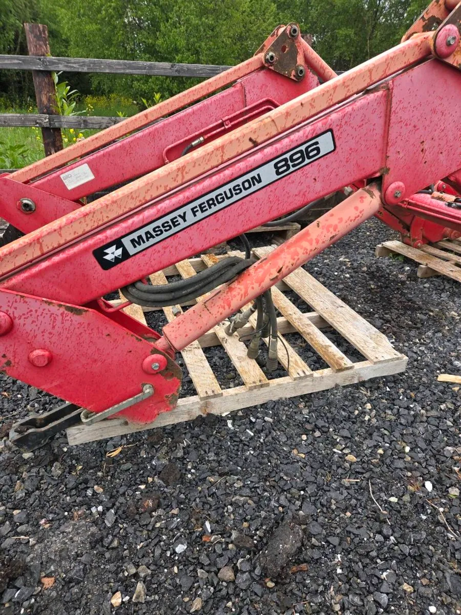 Tractor  loader - Image 1