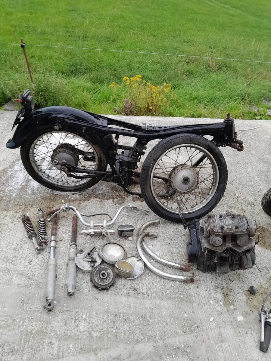 Honda CD 175 - Image 2