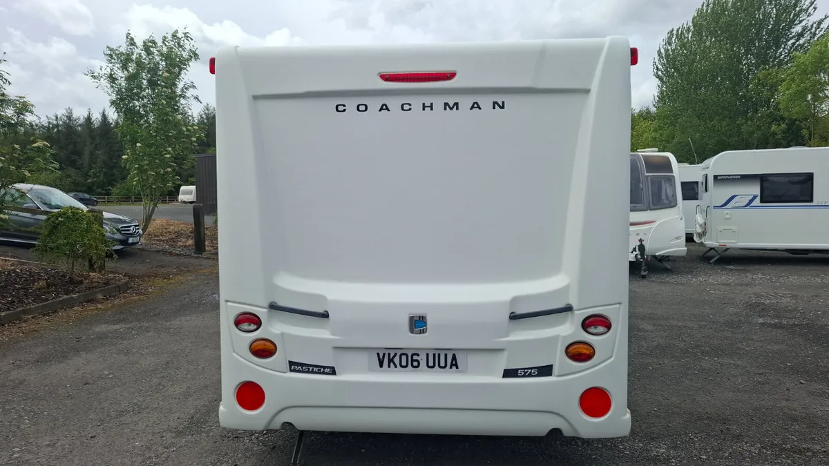 Coachman Patiche 575 Caravan Island Bed - Image 4