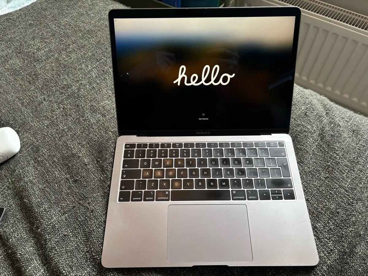 MacBook Air 2019 - Image 1