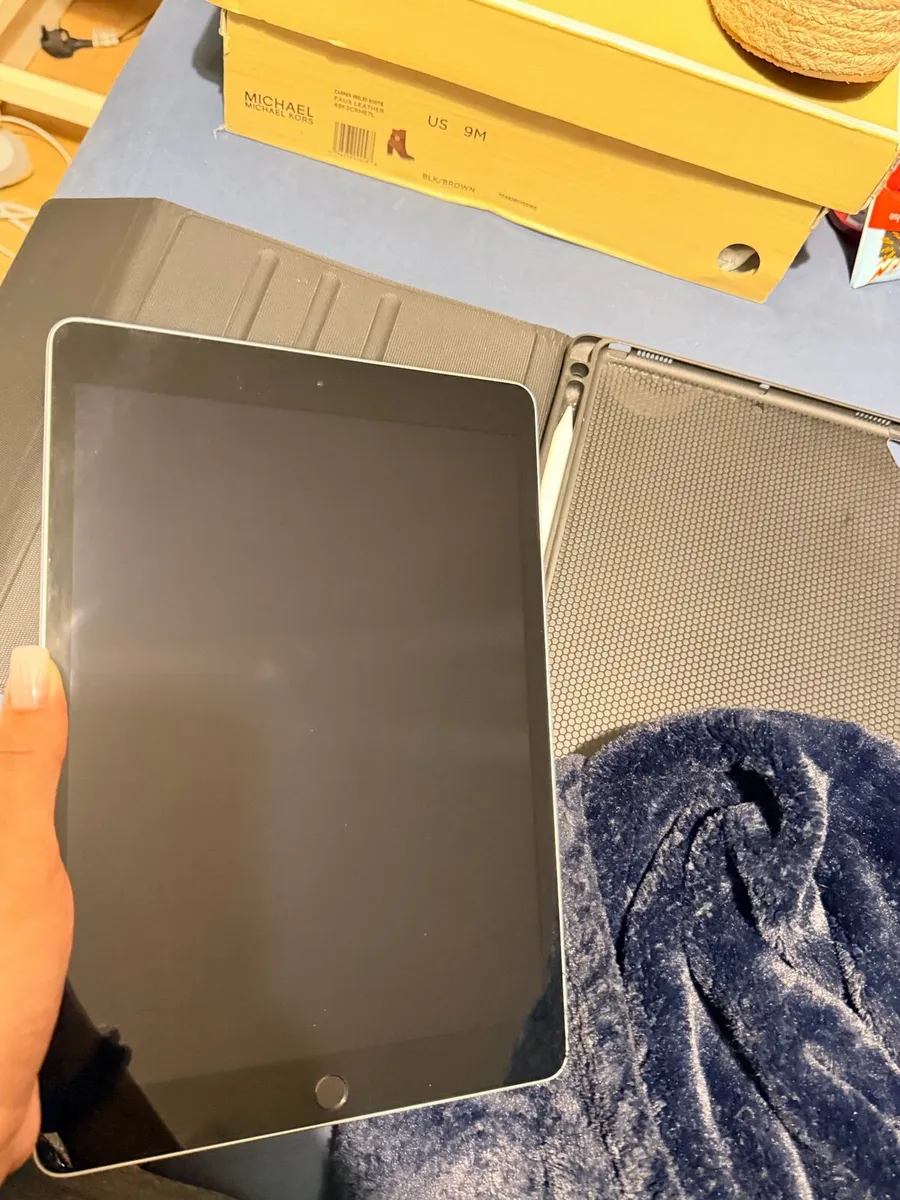 iPad - Image 2