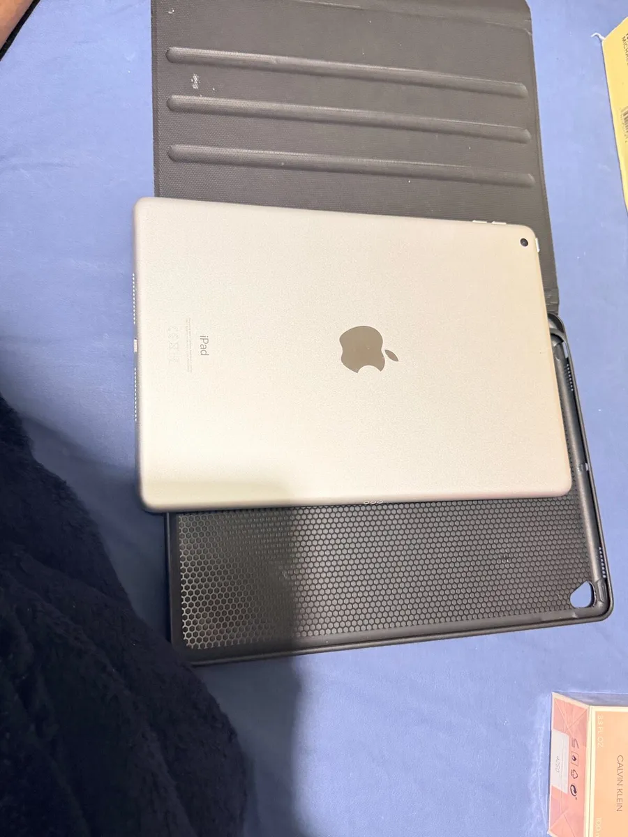 iPad - Image 3